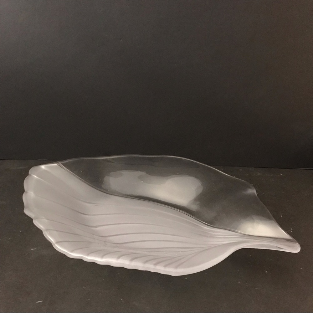 Vintage leaf shaped clear/frosty glass plate